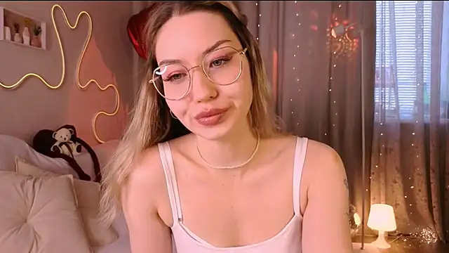 Snapshot of lusciousslily chatting on 03.04.26 lusciousslily online show from 03.04.26