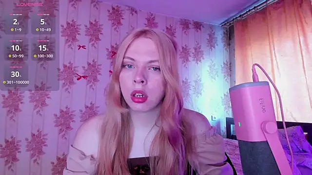 Snapshot of Cutie_Bambi chatting on 06.15.26 Cutie Bambi online show from 06.15.26