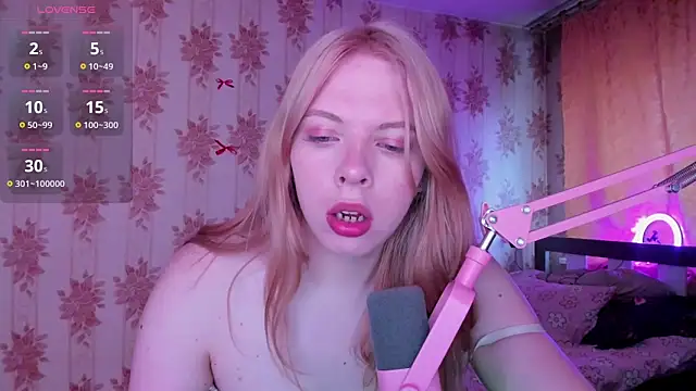 Snapshot of Cutie_Bambi chatting on 06.19.26 Cutie Bambi online show from 06.19.26