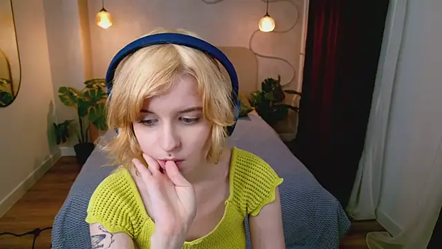 Snapshot of Akimo_ chatting on 02.28.26 Akimo online show from 02.28.26