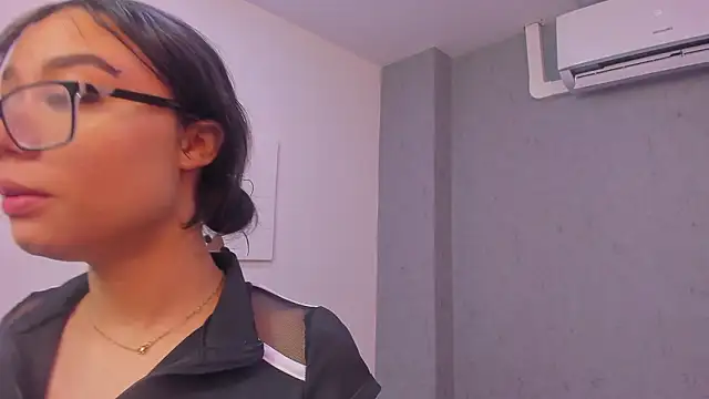 lil miia online show from 02.28.26