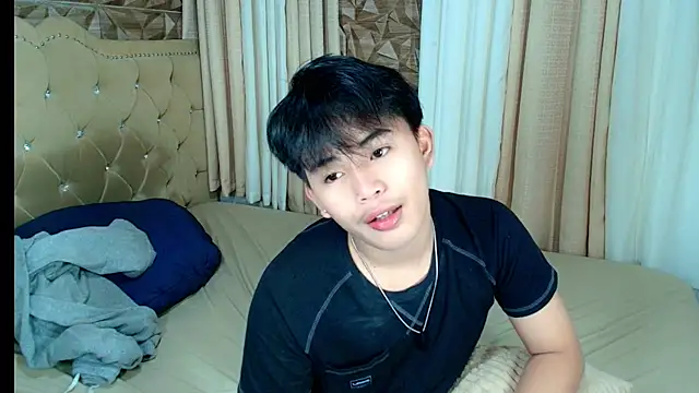 xlovercutietwink online show from 02.14.26