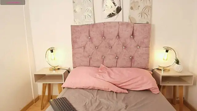 Ruby Rouge  online show from 04.12.26