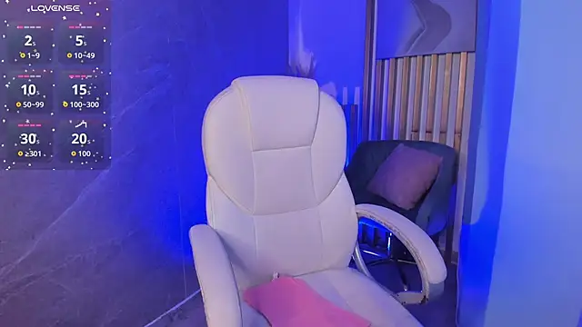 Snapshot of VioletSky1 chatting on 03.28.26 VioletSky1 online show from 03.28.26