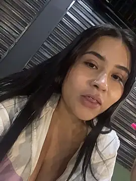 Snapshot of LunnaMoretti chatting on 04.17.26 LunnaMoretti online show from 04.17.26
