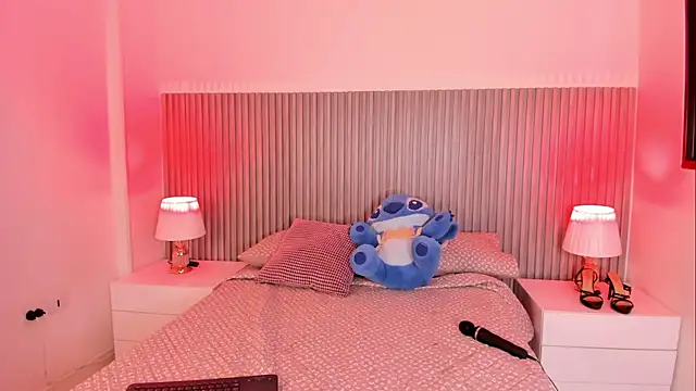 ArianaHilton  online show from 04.17.26