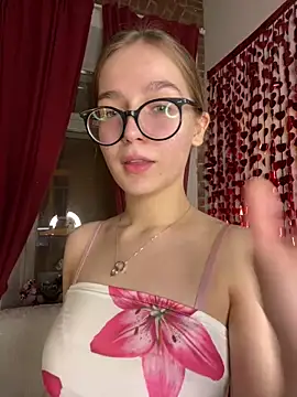 MyKittySayMeow online show from 02.08.26