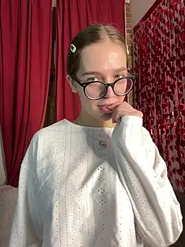 MyKittySayMeow online show from 02.15.26