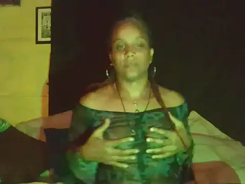 Snapshot of BadGyalGem chatting on 02.05.26 BadGyalGem online show from 02.05.26