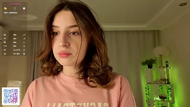 Snapshot of LeanneDinkle chatting on 02.14.26 LeanneDinkle online show from 02.14.26