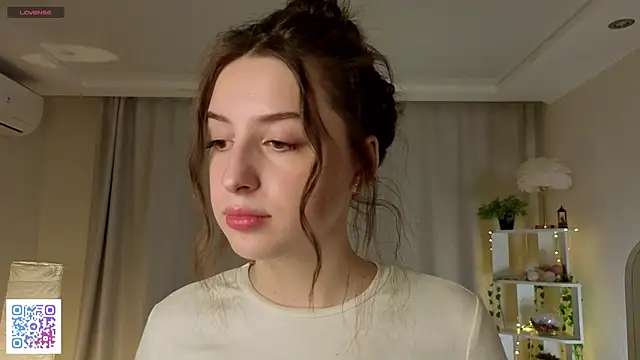 Snapshot of LeanneDinkle chatting on 02.21.26 LeanneDinkle online show from 02.21.26