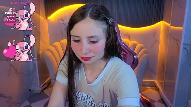 Snapshot of Ariana18_b chatting on 05.28.26 Ariana18 b online show from 05.28.26
