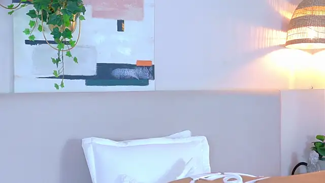 VioletBloomm online show from 04.14.26