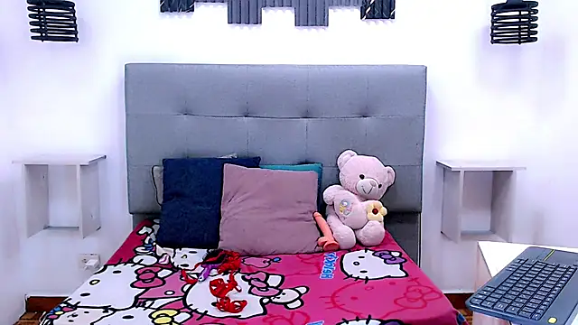 Snapshot of Sophia_Valentina chatting on 02.28.26 Sophia Valentina online show from 02.28.26