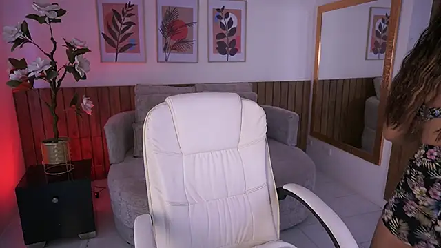 Snapshot of IvyGrabes chatting on 04.25.26 IvyGrabes online show from 04.25.26