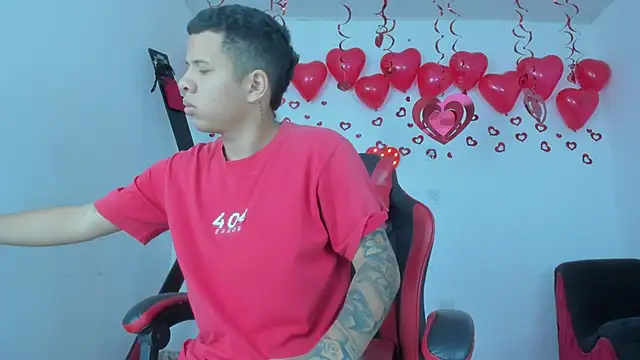 Snapshot of Steven_and_Camilo18 chatting on 02.12.26 Steven and Camilo18 online show from 02.12.26