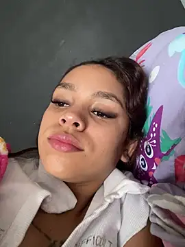 CarolineFyre online show from 04.17.26