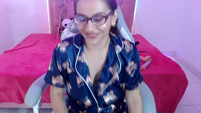 Snapshot of snowhot-69 chatting on 05.12.26 snowhot-69 online show from 05.12.26