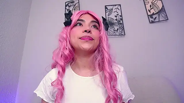 Snapshot of loveegirll1 chatting on 03.01.26 loveegirll1 online show from 03.01.26