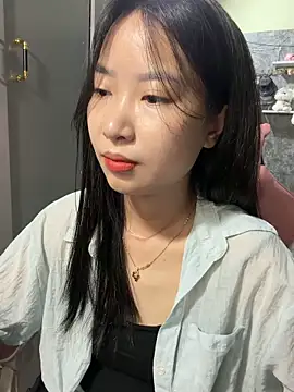 Linne6789 online show from 05.17.26