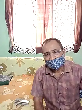 Snapshot of HoneyHush chatting on 02.06.26 HoneyHush online show from 02.06.26