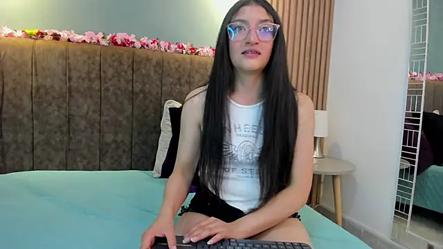 Snapshot of HannaWen_ chatting on 04.24.26 HannaWen online show from 04.24.26