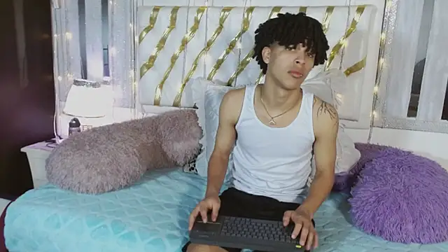 Snapshot of ian_smith_ chatting on 02.23.26 ian smith online show from 02.23.26