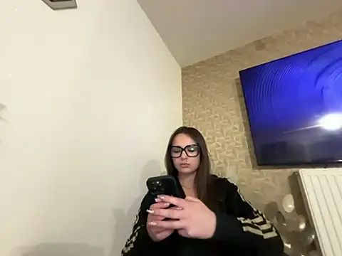 Snapshot of alixxxm7 chatting on 02.21.26 alixxxm7 online show from 02.21.26