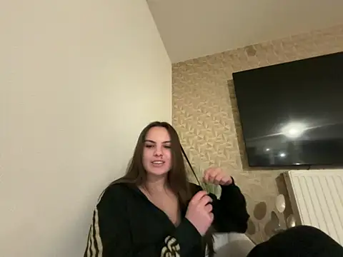 Snapshot of alixxxm7 chatting on 02.23.26 alixxxm7 online show from 02.23.26