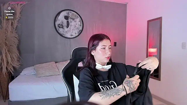 charlottee27  online show from 02.25.26