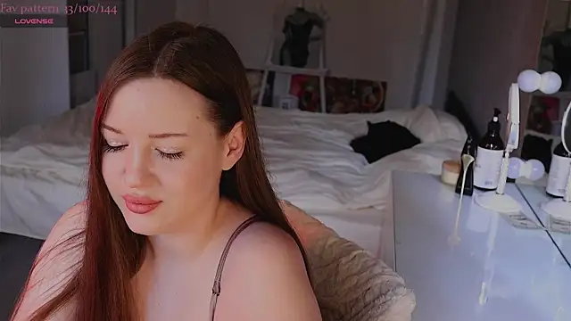 Snapshot of Alisia_here chatting on 05.07.26 Alisia here online show from 05.07.26