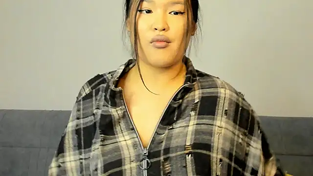 Snapshot of luna_yum chatting on 02.09.26 luna yum online show from 02.09.26