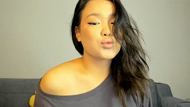 Snapshot of luna_yum chatting on 02.10.26 luna yum online show from 02.10.26