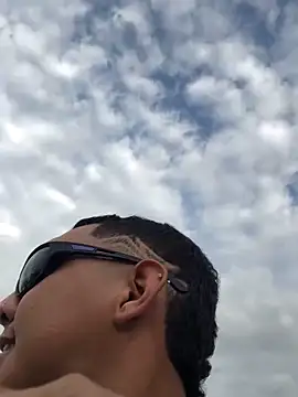 Snapshot of _Usher chatting on 02.26.26 Usher online show from 02.26.26