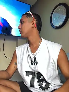 Snapshot of _Usher chatting on 03.02.26 Usher online show from 03.02.26