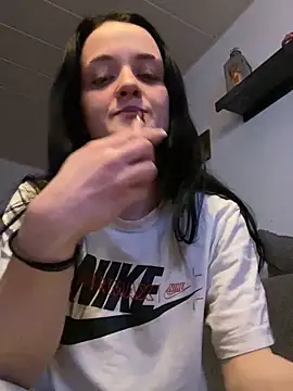 Snapshot of LeonieClaire chatting on 02.09.26 LeonieClaire online show from 02.09.26