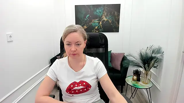 Snapshot of CharlotteKerti chatting on 05.16.26 CharlotteKerti online show from 05.16.26