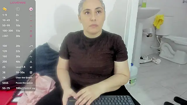 Snapshot of mature_gold1 chatting on 04.25.26 mature gold1 online show from 04.25.26