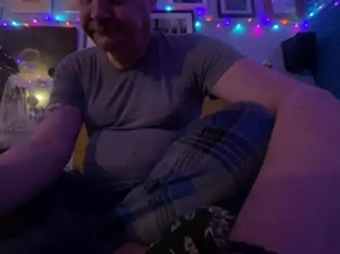 Snapshot of dribbleandthrob chatting on 02.18.26 dribbleandthrob online show from 02.18.26