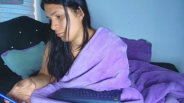 Snapshot of alys_love chatting on 02.25.26 alys love online show from 02.25.26