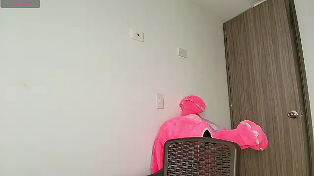 Snapshot of alys_love chatting on 03.04.26 alys love online show from 03.04.26