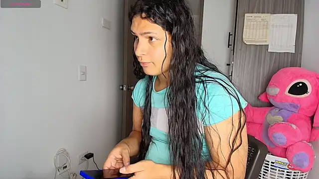 Snapshot of alys_love chatting on 03.17.26 alys love online show from 03.17.26