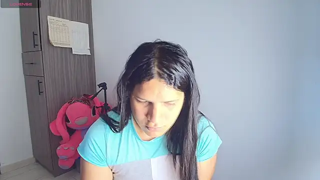 Snapshot of alys_love chatting on 04.14.26 alys love online show from 04.14.26