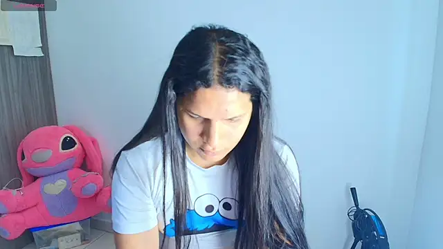 Snapshot of alys_love chatting on 05.25.26 alys love online show from 05.25.26