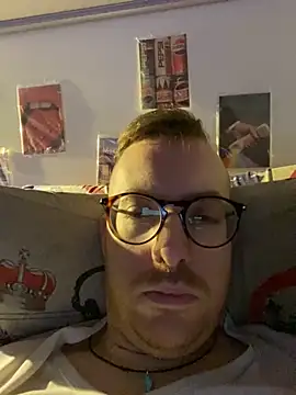 Snapshot of io1Elian chatting on 04.21.26 io1Elian online show from 04.21.26