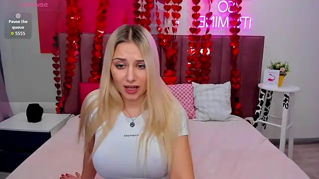 Snapshot of MIla_Stunning chatting on 02.11.26 MIla Stunning online show from 02.11.26