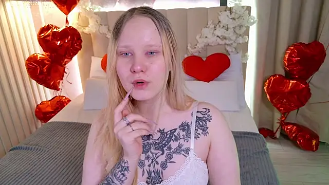 Snapshot of AnnieVibe chatting on 02.10.26 AnnieVibe online show from 02.10.26