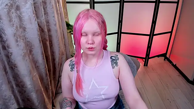 Snapshot of AnnieVibe chatting on 02.24.26 AnnieVibe online show from 02.24.26