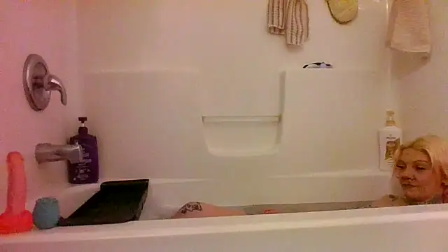 Snapshot of CrystalMaria8 chatting on 02.25.26 CrystalMaria8 online show from 02.25.26