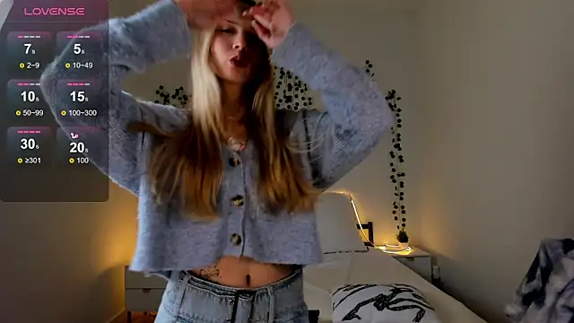 Snapshot of EllyMartinez chatting on 02.12.26 EllyMartinez online show from 02.12.26